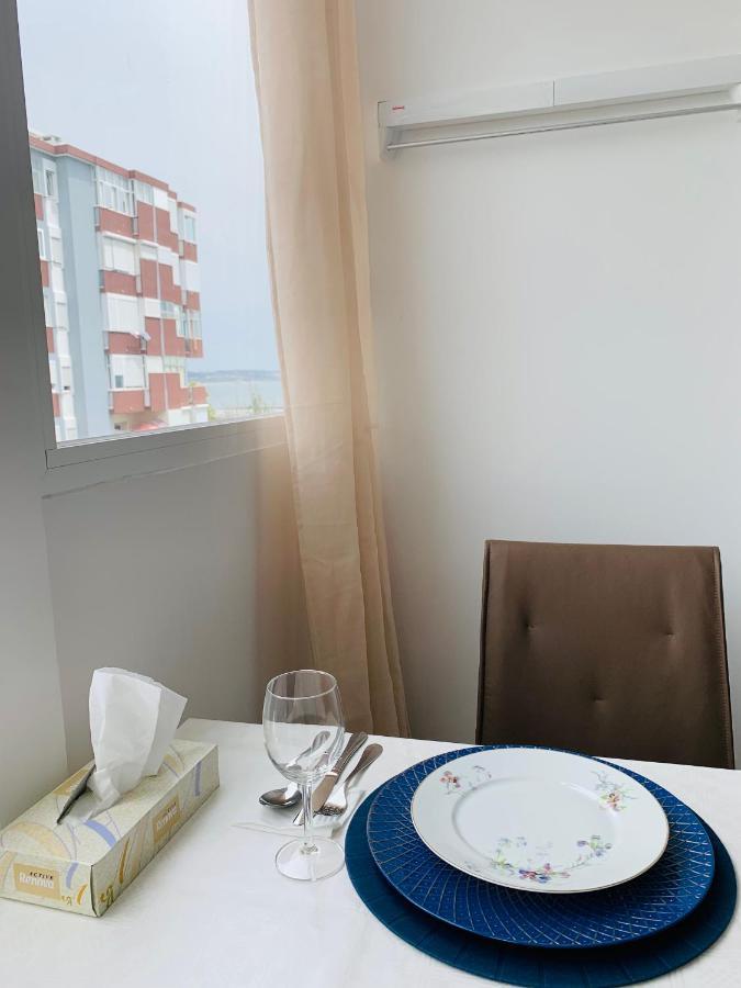 The Apartment Near The Beach In Oeiras Paço de Arcos Екстериор снимка